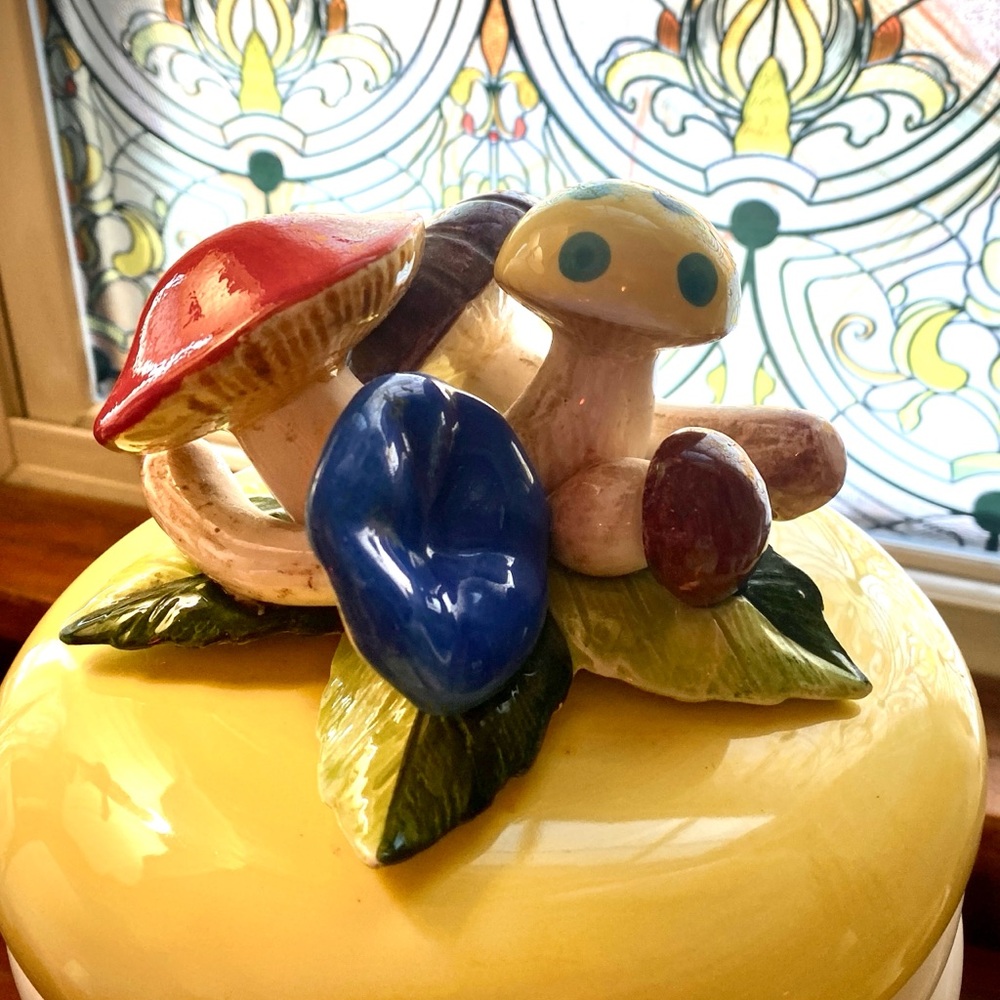 Vintage Seymour Mann Ceramic Mushroom Canisters | Set of 2 - Picture 5 of 8